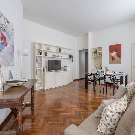 The Best Rent - Gorgeous Two-Bedroom Apartment In Porta Nuova District Milán Exterior foto